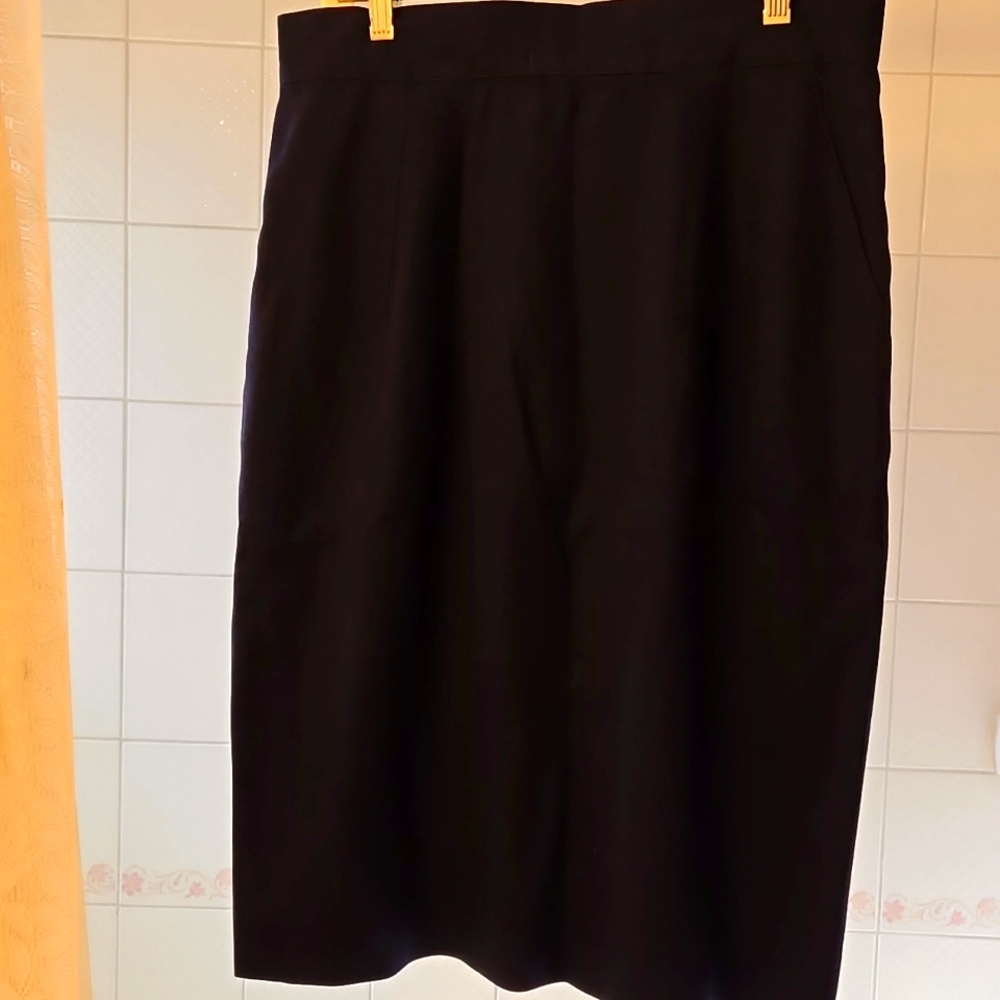 Jones New York straight skirt.  Navy cotton blend.  Size 14.